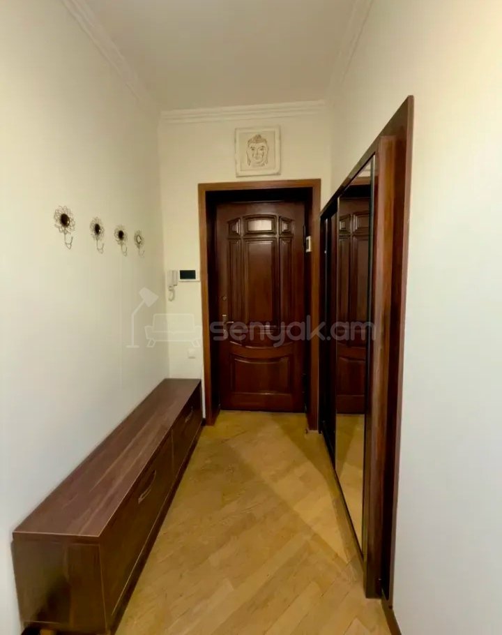 3 Սենյականոց Բնակարան Քարե Շենքում, 83քմ, 2/5 հարկ, Կապիտալ Վերանորոգված