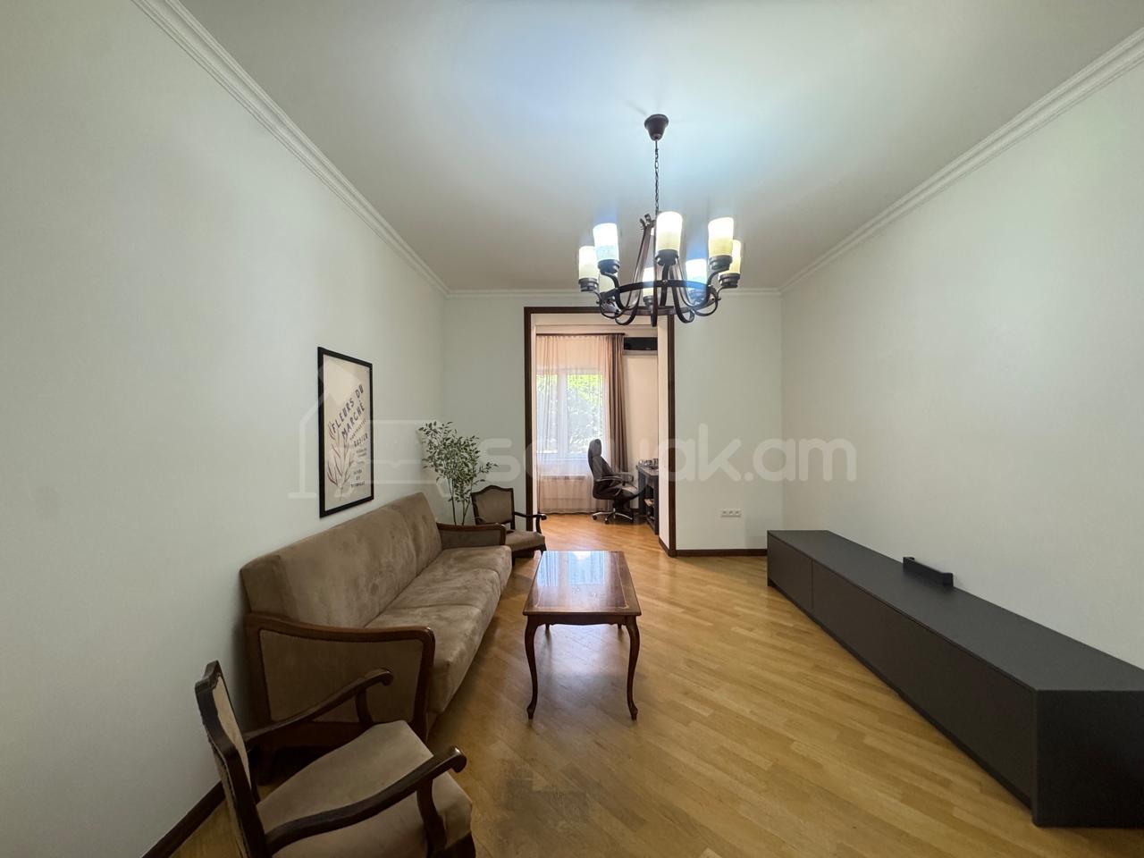3 Սենյականոց Բնակարան Քարե Շենքում, 83քմ, 2/5 հարկ, Կապիտալ Վերանորոգված