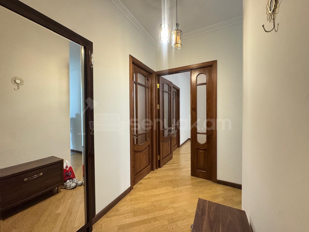 3 Սենյականոց Բնակարան Քարե Շենքում, 83քմ, 2/5 հարկ, Կապիտալ Վերանորոգված