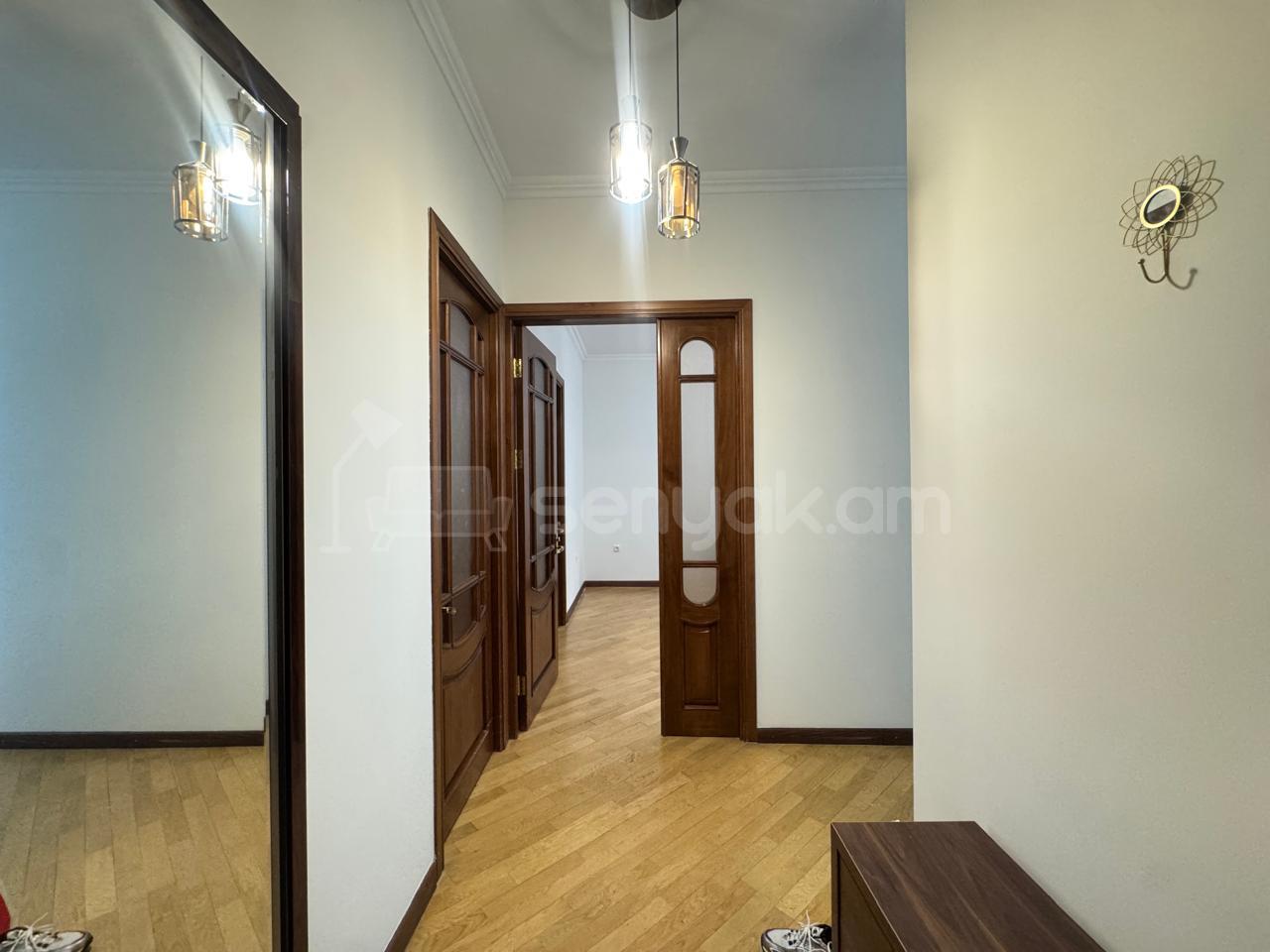 3 Սենյականոց Բնակարան Քարե Շենքում, 83քմ, 2/5 հարկ, Կապիտալ Վերանորոգված