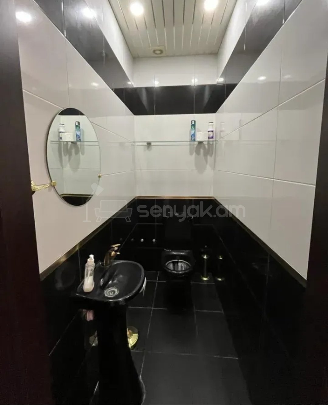 3 Սենյականոց Բնակարան Քարե Շենքում, 75քմ, 3/3 հարկ, Կապիտալ Վերանորոգված