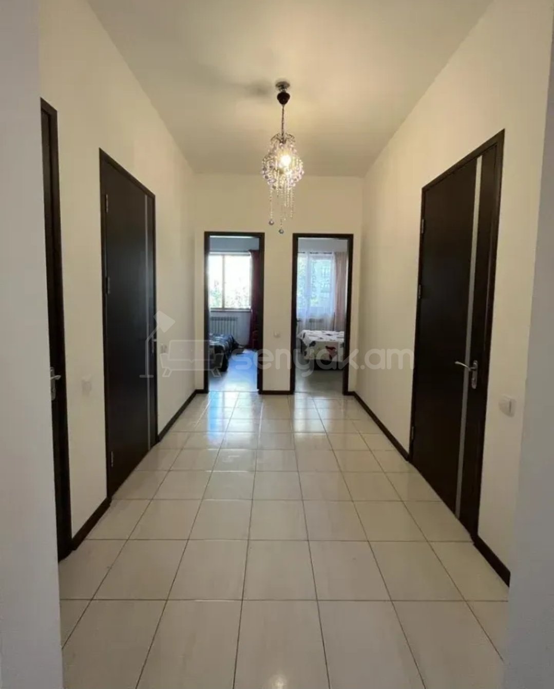 3 Սենյականոց Բնակարան Քարե Շենքում, 75քմ, 3/3 հարկ, Կապիտալ Վերանորոգված