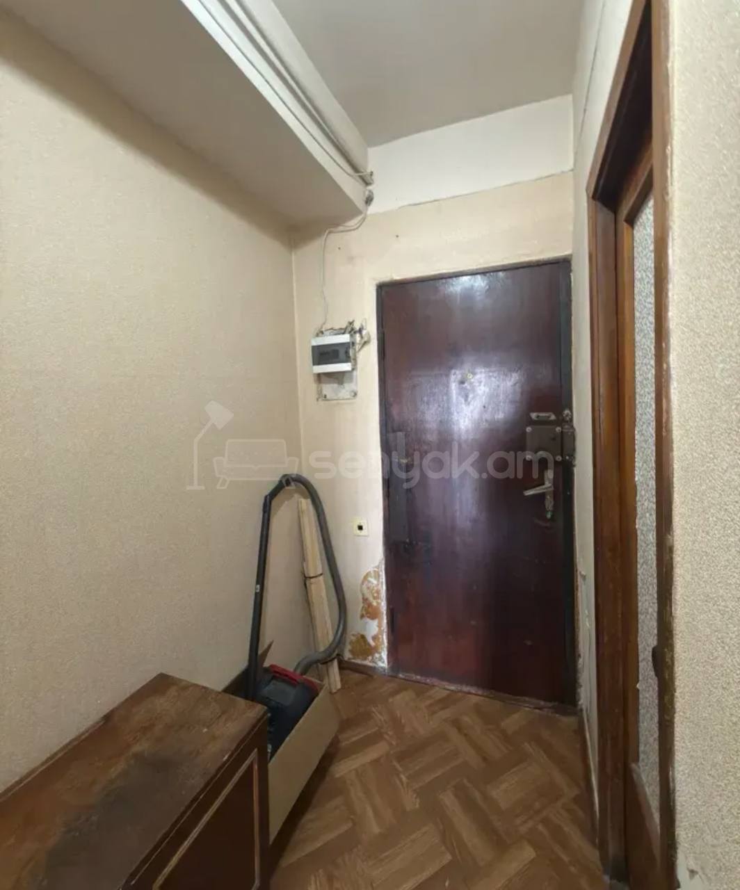 1 Սենյականոց Բնակարան Քարե Շենքում, 48քմ, 4/9 հարկ, Նորմալ Վիճակում