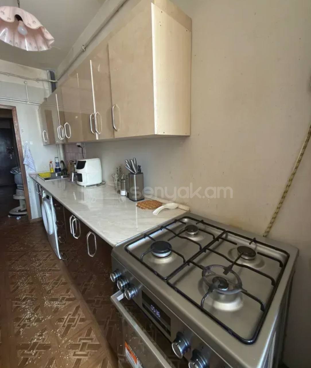 1 Սենյականոց Բնակարան Քարե Շենքում, 48քմ, 4/9 հարկ, Նորմալ Վիճակում