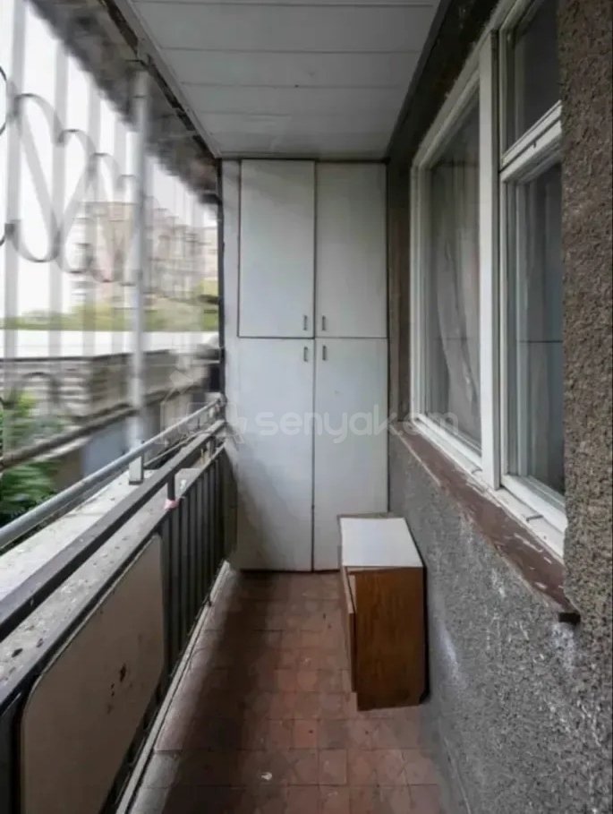 3 Սենյականոց Բնակարան Քարե Շենքում, 73քմ, 1/5 հարկ, Պետական Վիճակում