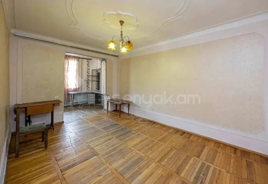 3 Սենյականոց Բնակարան Քարե Շենքում, 73քմ, 1/5 հարկ, Պետական Վիճակում