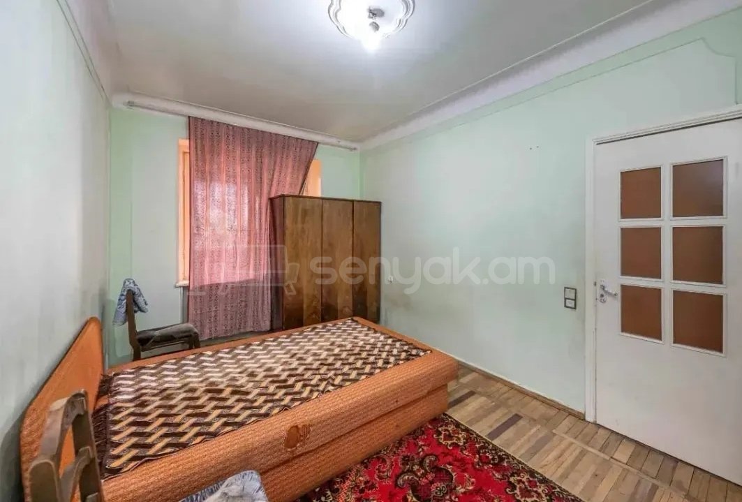 3 Սենյականոց Բնակարան Քարե Շենքում, 73քմ, 1/5 հարկ, Պետական Վիճակում