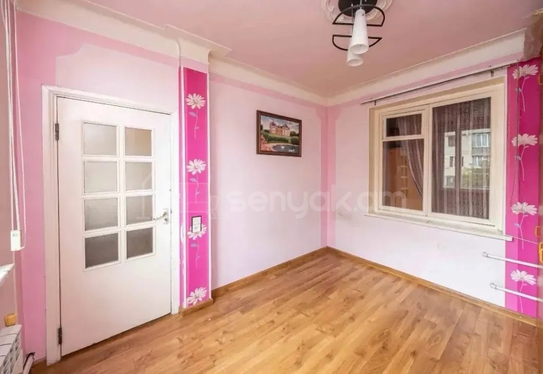 3 Սենյականոց Բնակարան Քարե Շենքում, 73քմ, 1/5 հարկ, Պետական Վիճակում