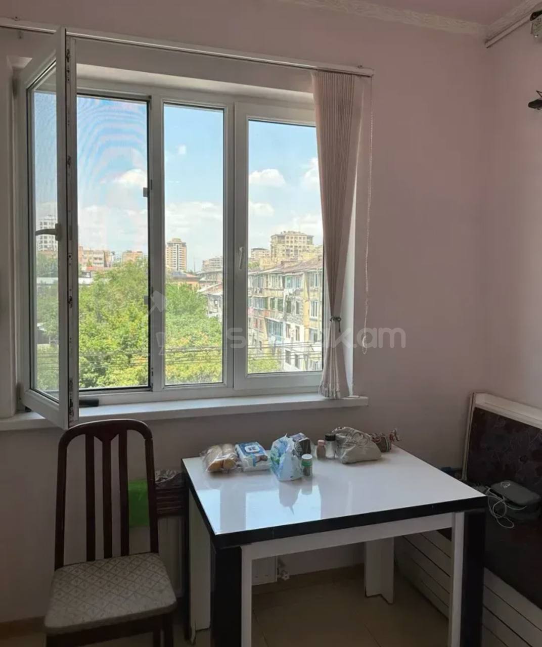 3 Սենյականոց Բնակարան Քարե Շենքում, 84քմ, 5/5 հարկ, Կապիտալ Վերանորոգված, Կահավորված