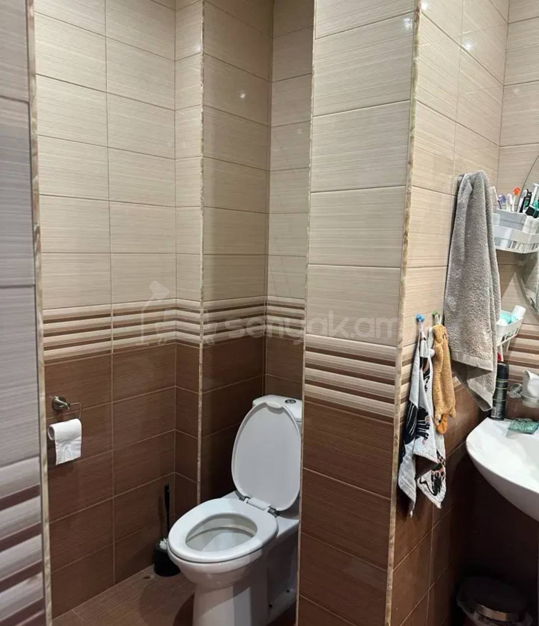 3 Սենյականոց Բնակարան Քարե Շենքում, 84քմ, 5/5 հարկ, Կապիտալ Վերանորոգված, Կահավորված