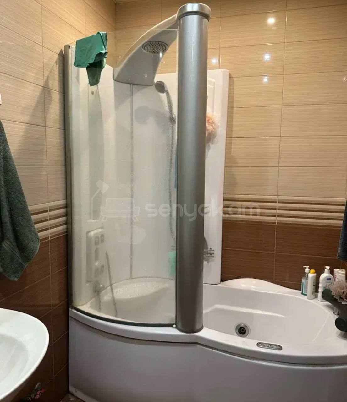 3 Սենյականոց Բնակարան Քարե Շենքում, 84քմ, 5/5 հարկ, Կապիտալ Վերանորոգված, Կահավորված