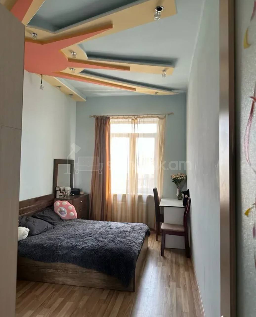 3 Սենյականոց Բնակարան Քարե Շենքում, 84քմ, 5/5 հարկ, Կապիտալ Վերանորոգված, Կահավորված
