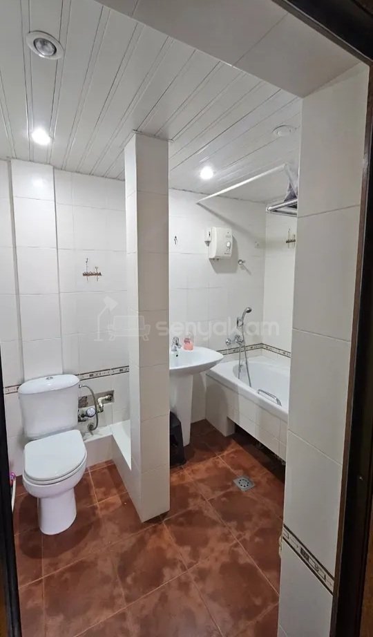 2 Սենյականոց Բնակարան Քարե Շենքում, 72քմ, 3/9 հարկ, Կապիտալ Վերանորոգված, Կահավորված