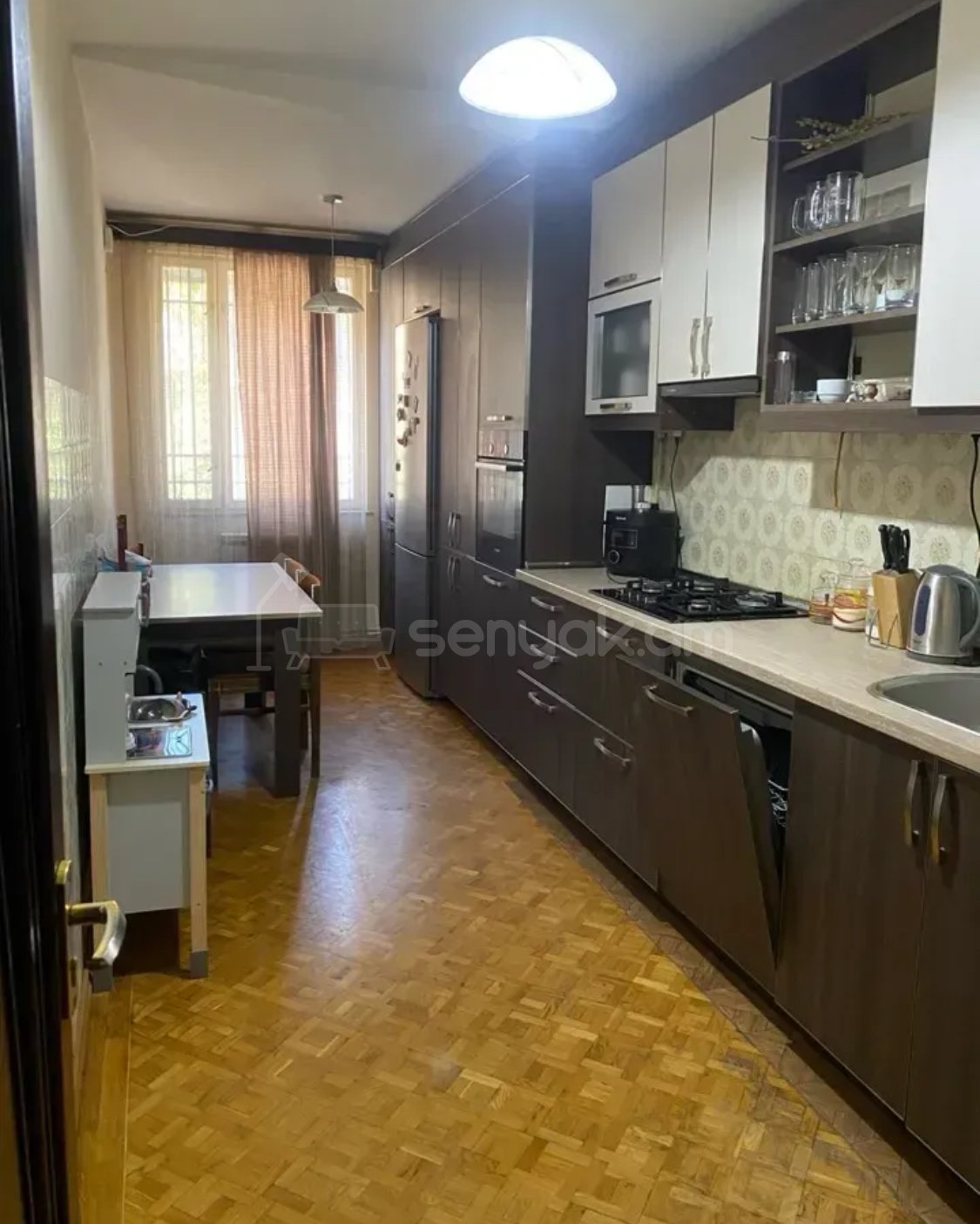 3 Սենյականոց Բնակարան, 104քմ, 3/9 հարկ, Պետական Վիճակում