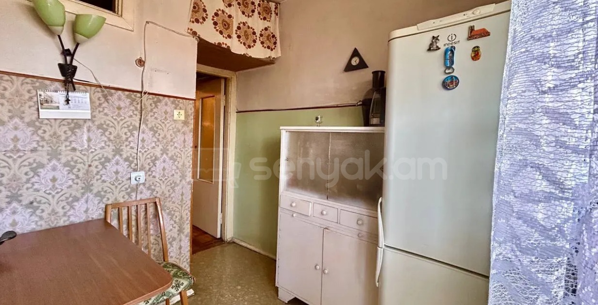 3 Սենյականոց Բնակարան Քարե Շենքում, 86քմ, 5/5 հարկ, Պետական Վիճակում