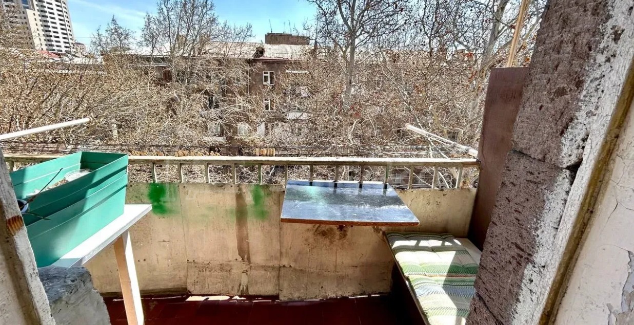3 Սենյականոց Բնակարան Քարե Շենքում, 86քմ, 5/5 հարկ, Պետական Վիճակում