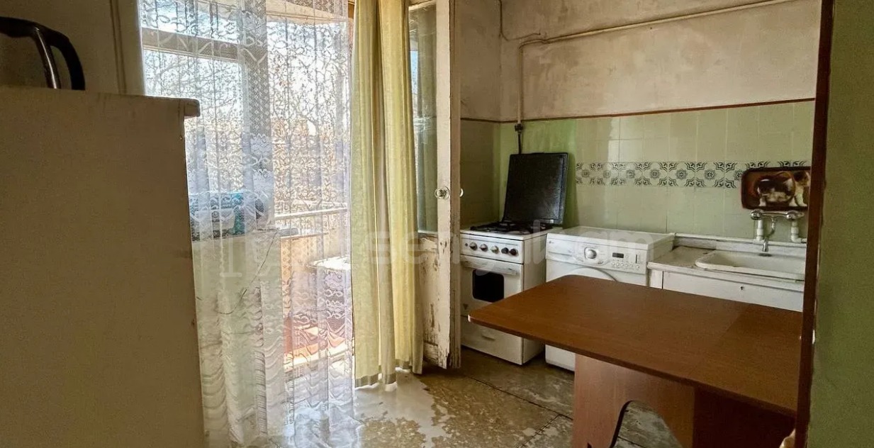 3 Սենյականոց Բնակարան Քարե Շենքում, 86քմ, 5/5 հարկ, Պետական Վիճակում