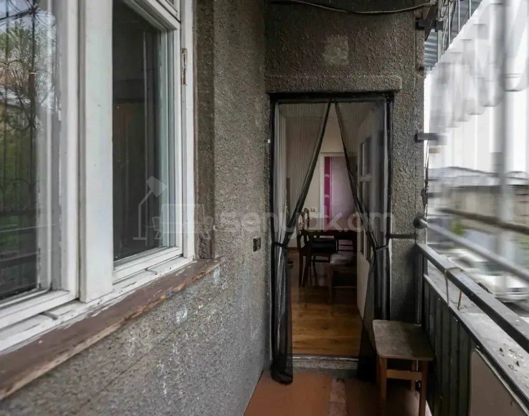 3 Սենյականոց Բնակարան Քարե Շենքում, 73քմ, 1/5 հարկ, Նորմալ Վիճակում
