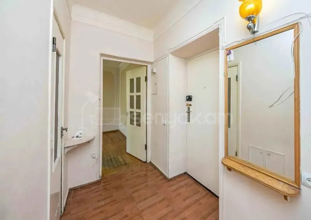 3 Սենյականոց Բնակարան Քարե Շենքում, 73քմ, 1/5 հարկ, Նորմալ Վիճակում