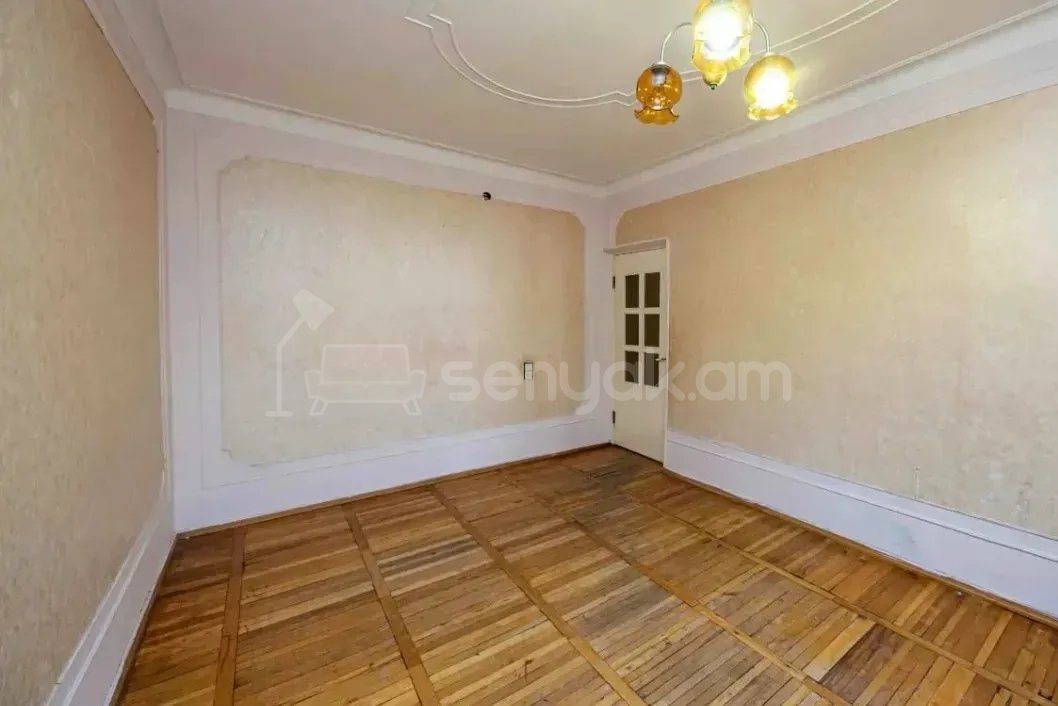 3 Սենյականոց Բնակարան Քարե Շենքում, 73քմ, 1/5 հարկ, Նորմալ Վիճակում