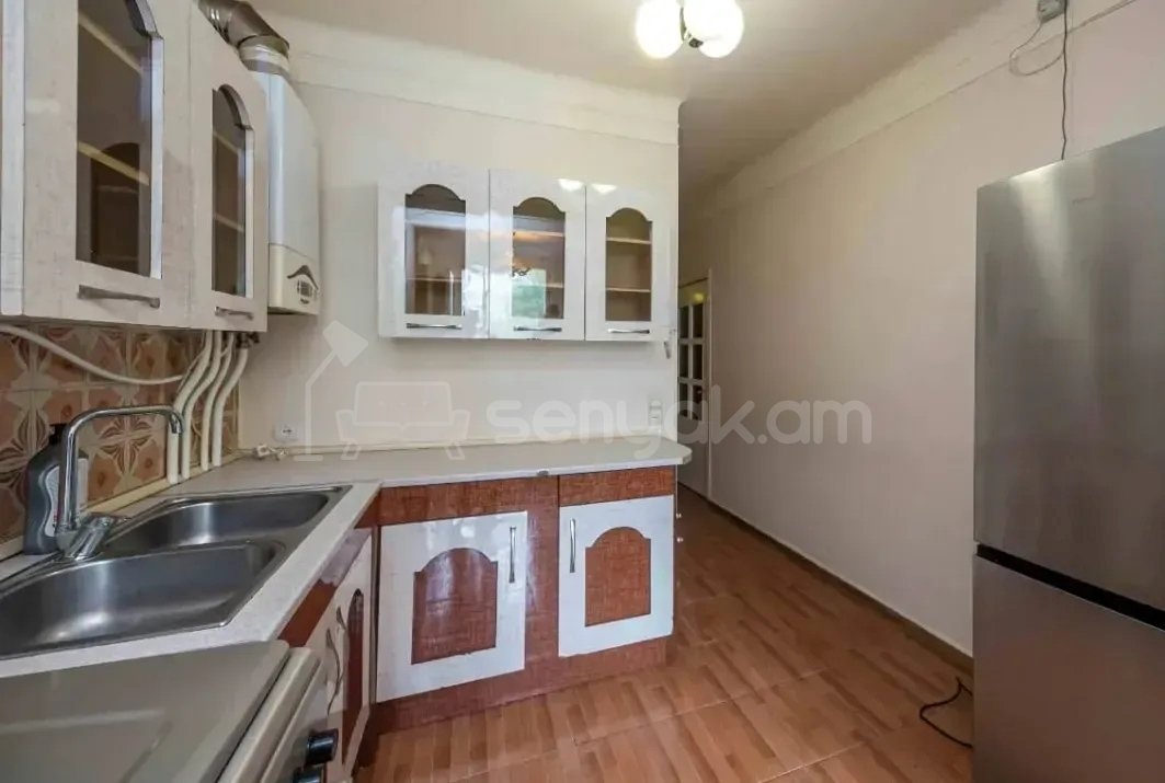 3 Սենյականոց Բնակարան Քարե Շենքում, 73քմ, 1/5 հարկ, Նորմալ Վիճակում