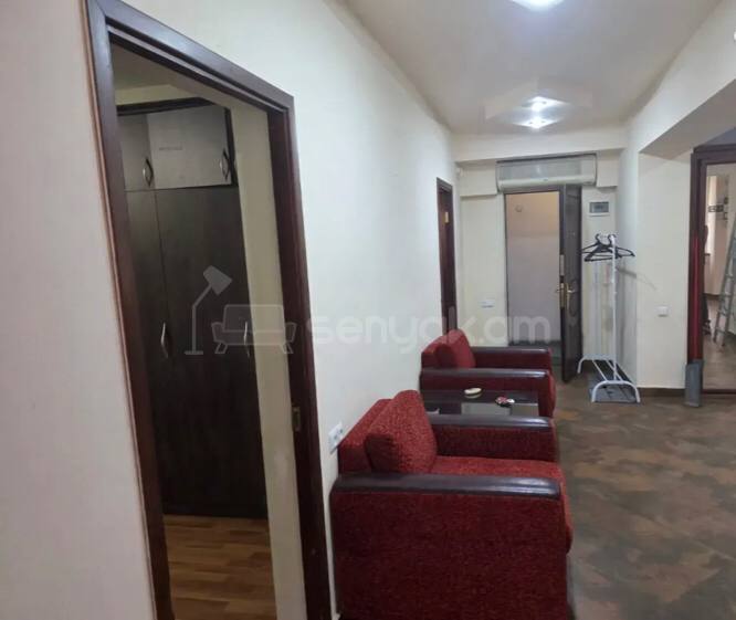 3 Սենյականոց Բնակարան Քարե Շենքում, 120քմ, 2/6 հարկ, Կոսմետիկ Վերանորոգված, Կահավորված