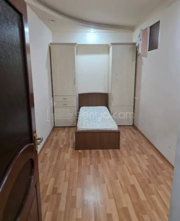 4 Սենյականոց Բնակարան Քարե Շենքում, 120քմ, 2/6 հարկ, Կոսմետիկ Վերանորոգված, Կահավորված