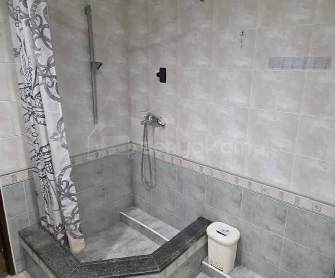 4 Սենյականոց Բնակարան Քարե Շենքում, 120քմ, 2/6 հարկ, Կոսմետիկ Վերանորոգված, Կահավորված