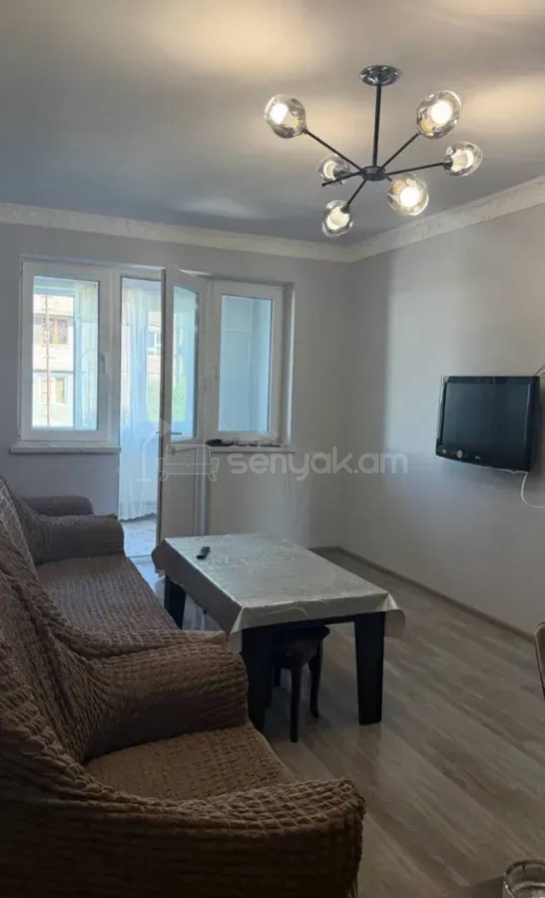 2 Սենյականոց Բնակարան Քարե Շենքում, 54քմ, 3/5 հարկ, Կապիտալ Վերանորոգված, Կահավորված