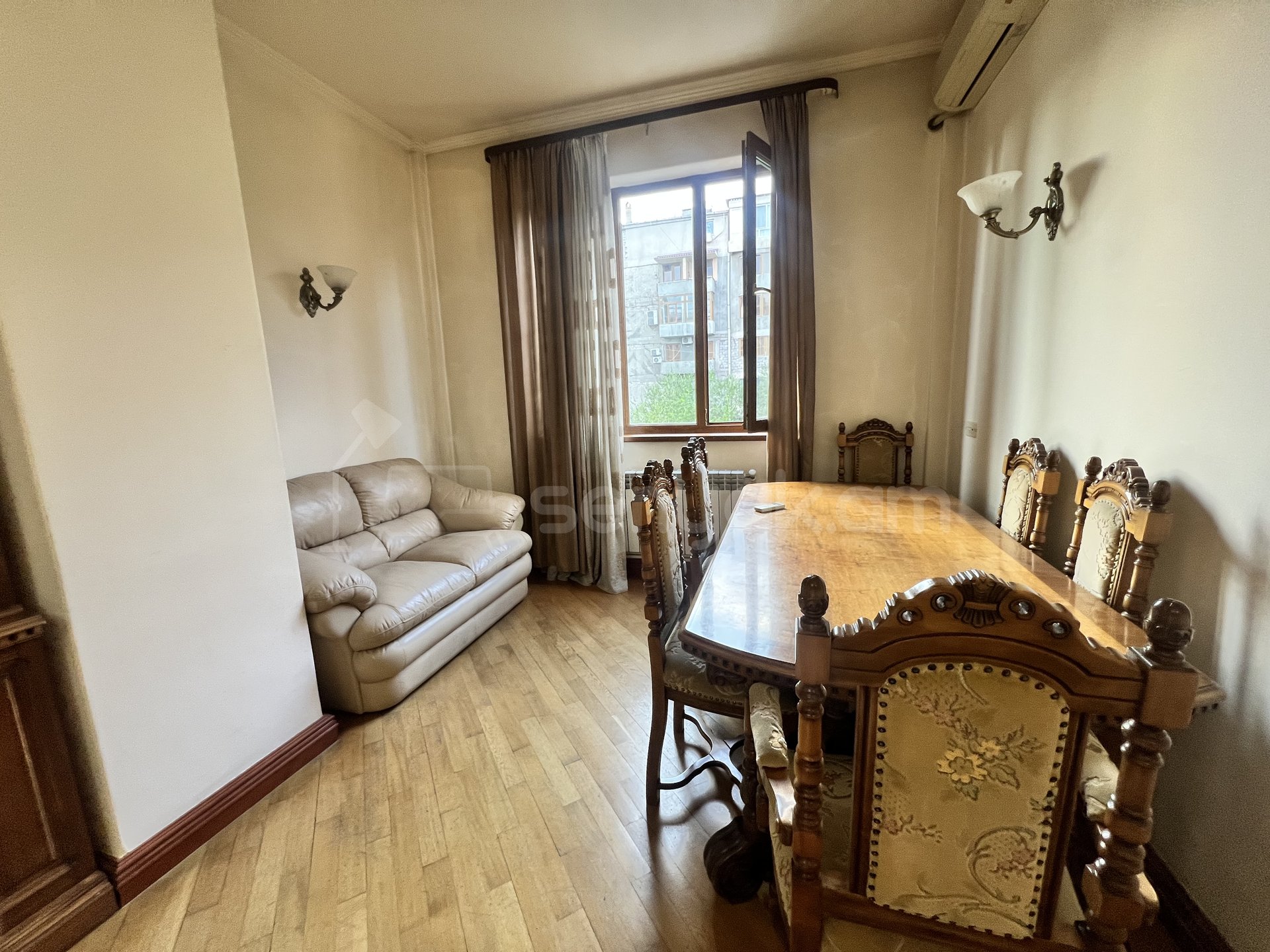 2 Սենյականոց Բնակարան Քարե Շենքում, 60քմ, 4/5 հարկ, Կապիտալ Վերանորոգված, Կահավորված, Արևկող