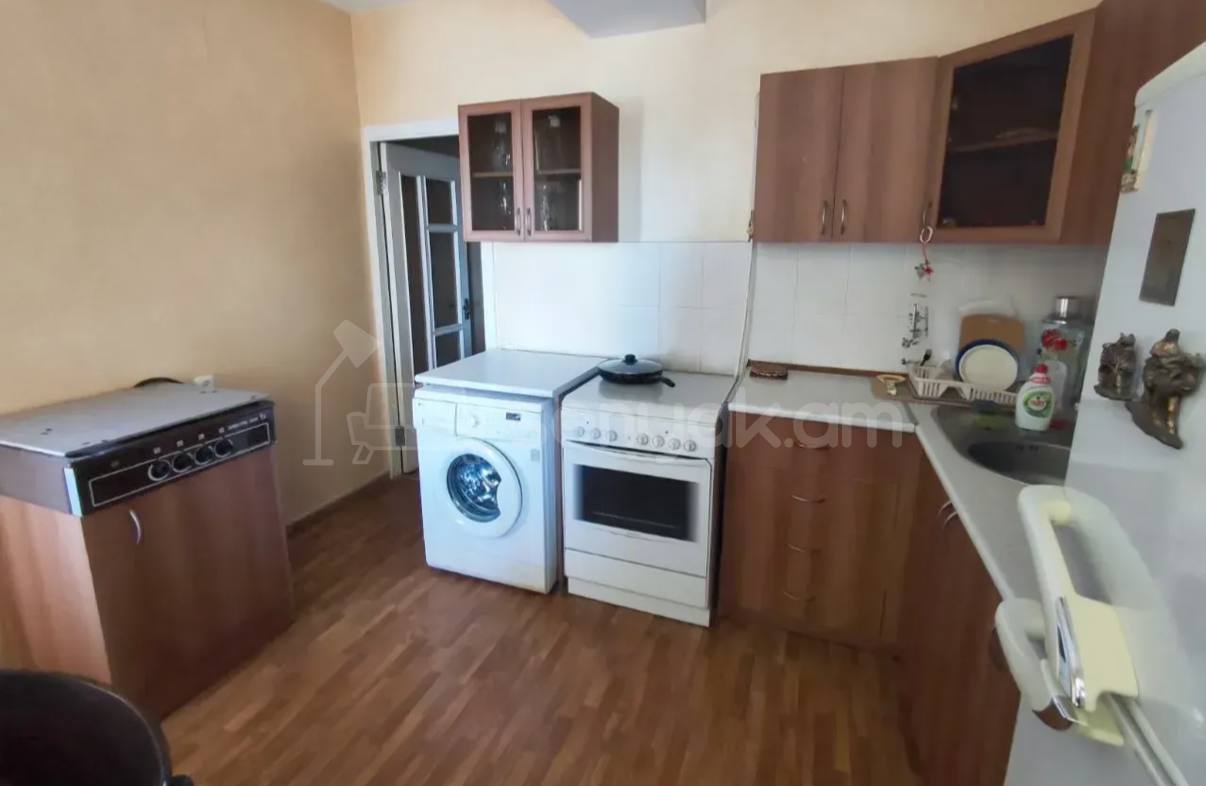 1 Սենյականոց Բնակարան, 68քմ, 12/16 հարկ, Պետական Վիճակում