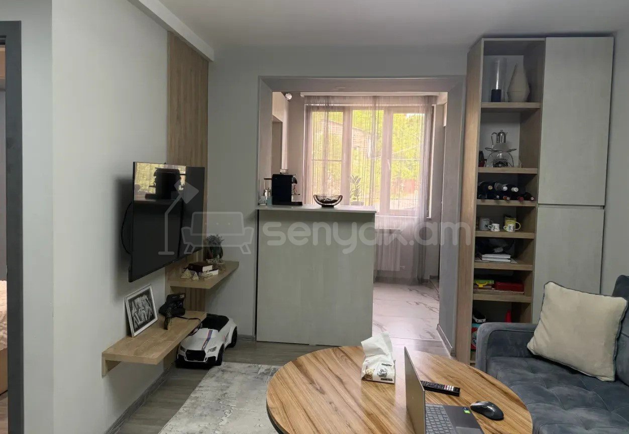 2 Սենյականոց Բնակարան Քարե Շենքում, 42քմ, 4/5 հարկ, Կապիտալ Վերանորոգված