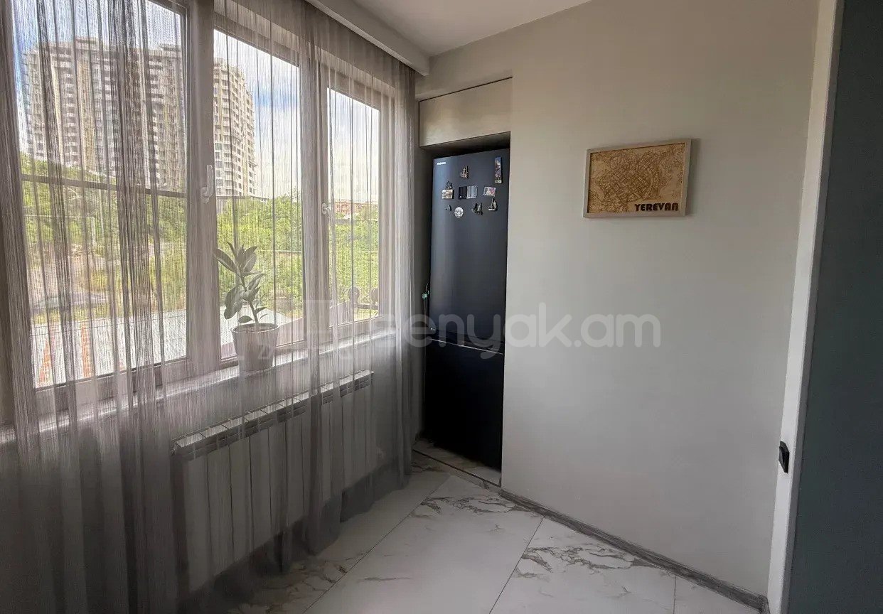 2 Սենյականոց Բնակարան Քարե Շենքում, 42քմ, 4/5 հարկ, Կապիտալ Վերանորոգված