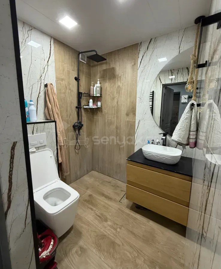 2 Սենյականոց Բնակարան Քարե Շենքում, 42քմ, 4/5 հարկ, Կապիտալ Վերանորոգված