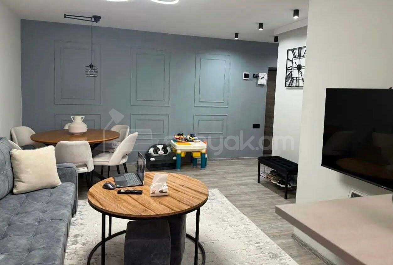 2 Սենյականոց Բնակարան Քարե Շենքում, 42քմ, 4/5 հարկ, Կապիտալ Վերանորոգված