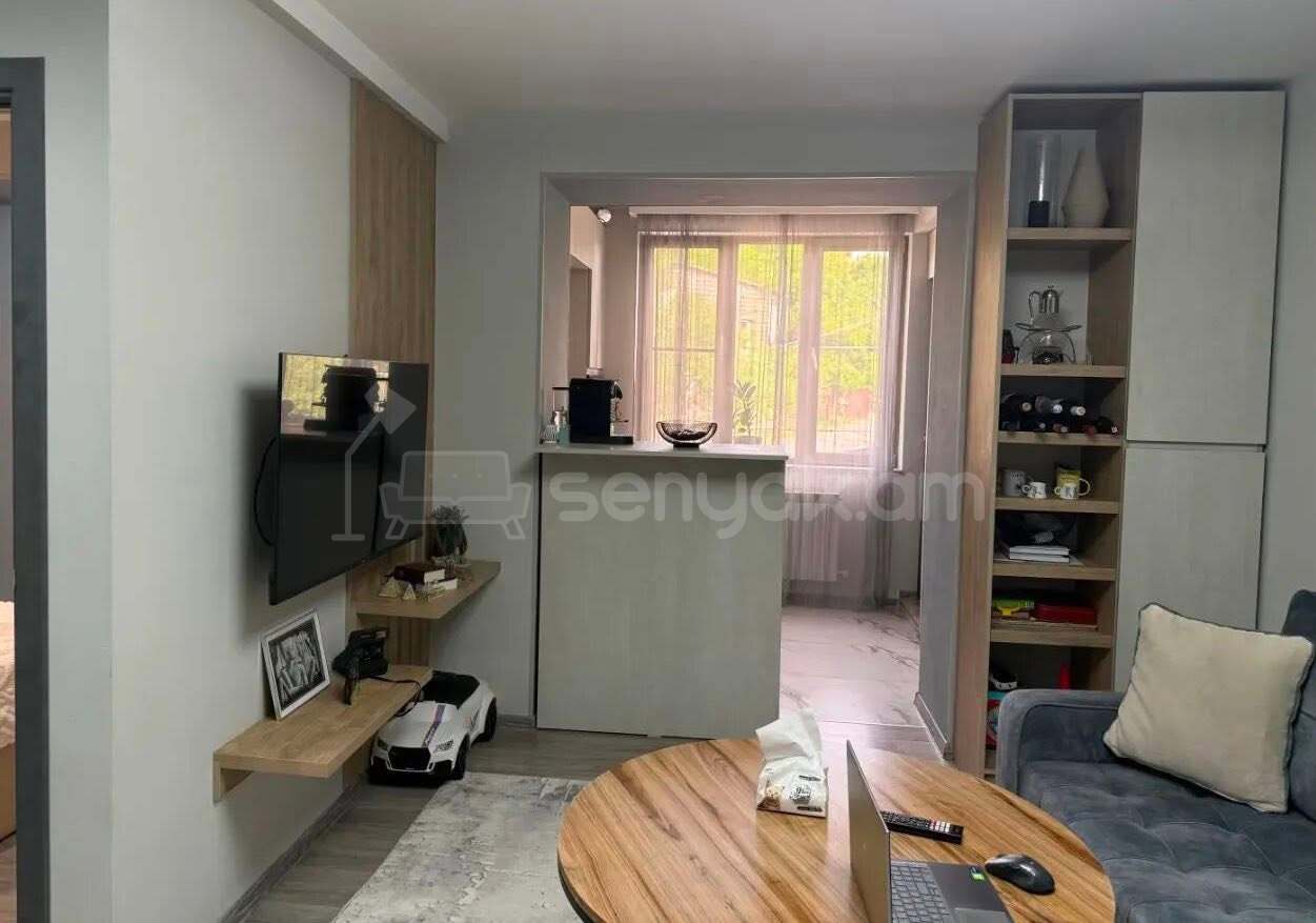 2 Սենյականոց Բնակարան Քարե Շենքում, 42քմ, 4/5 հարկ, Կապիտալ Վերանորոգված