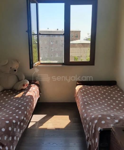 3 Սենյականոց Բնակարան Քարե Շենքում, 55քմ, 3/4 հարկ, Կապիտալ Վերանորոգված