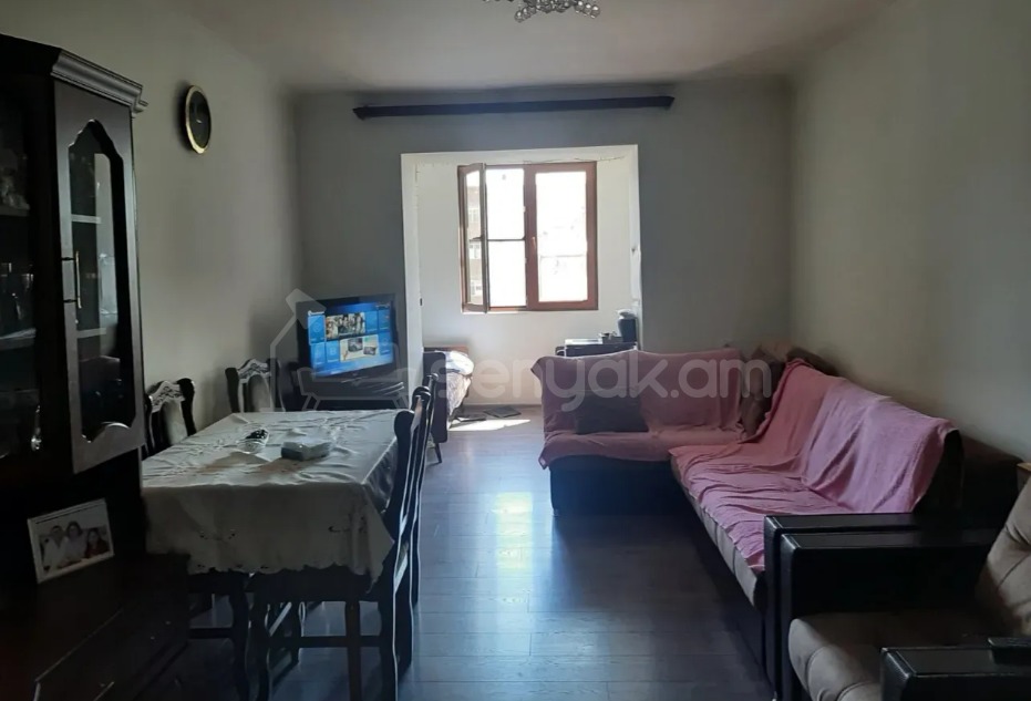3 Սենյականոց Բնակարան Քարե Շենքում, 55քմ, 3/4 հարկ, Կապիտալ Վերանորոգված