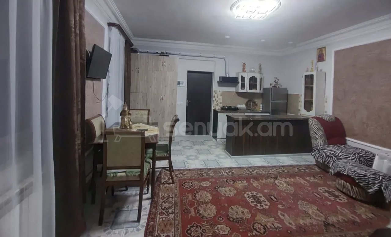 3 Սենյականոց Բնակարան Քարե Շենքում, 78քմ, 1/1 հարկ, Կապիտալ Վերանորոգված, Կահավորված