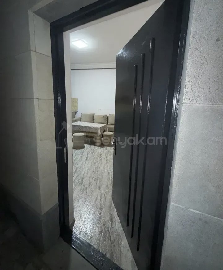 2 Սենյականոց Բնակարան Քարե Շենքում, 67քմ, 1/1 հարկ, Կապիտալ Վերանորոգված, Կահավորված