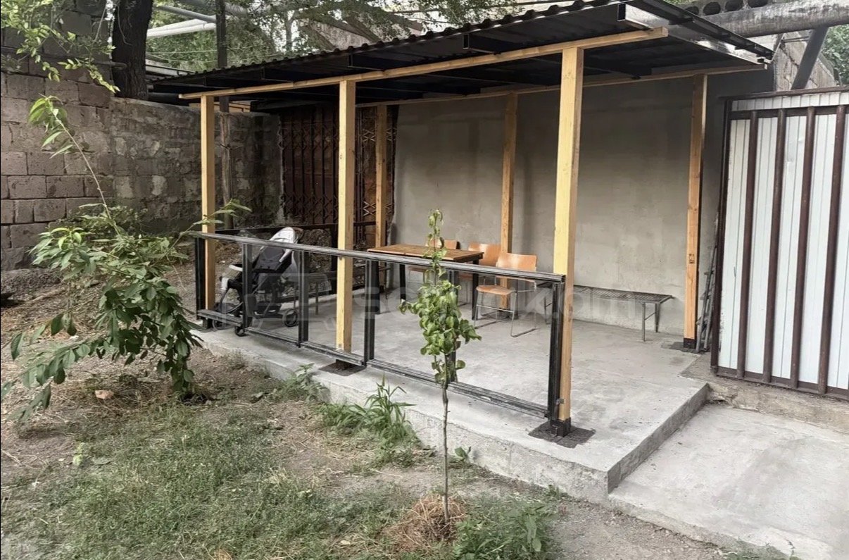 5 Սենյականոց Բնակարան Քարե Շենքում, 110քմ, 1/5 հարկ, Կապիտալ Վերանորոգված, Կահավորված