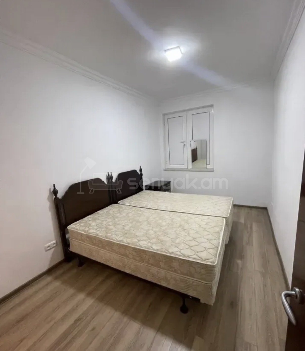 5 Սենյականոց Բնակարան Քարե Շենքում, 110քմ, 1/5 հարկ, Կապիտալ Վերանորոգված, Կահավորված