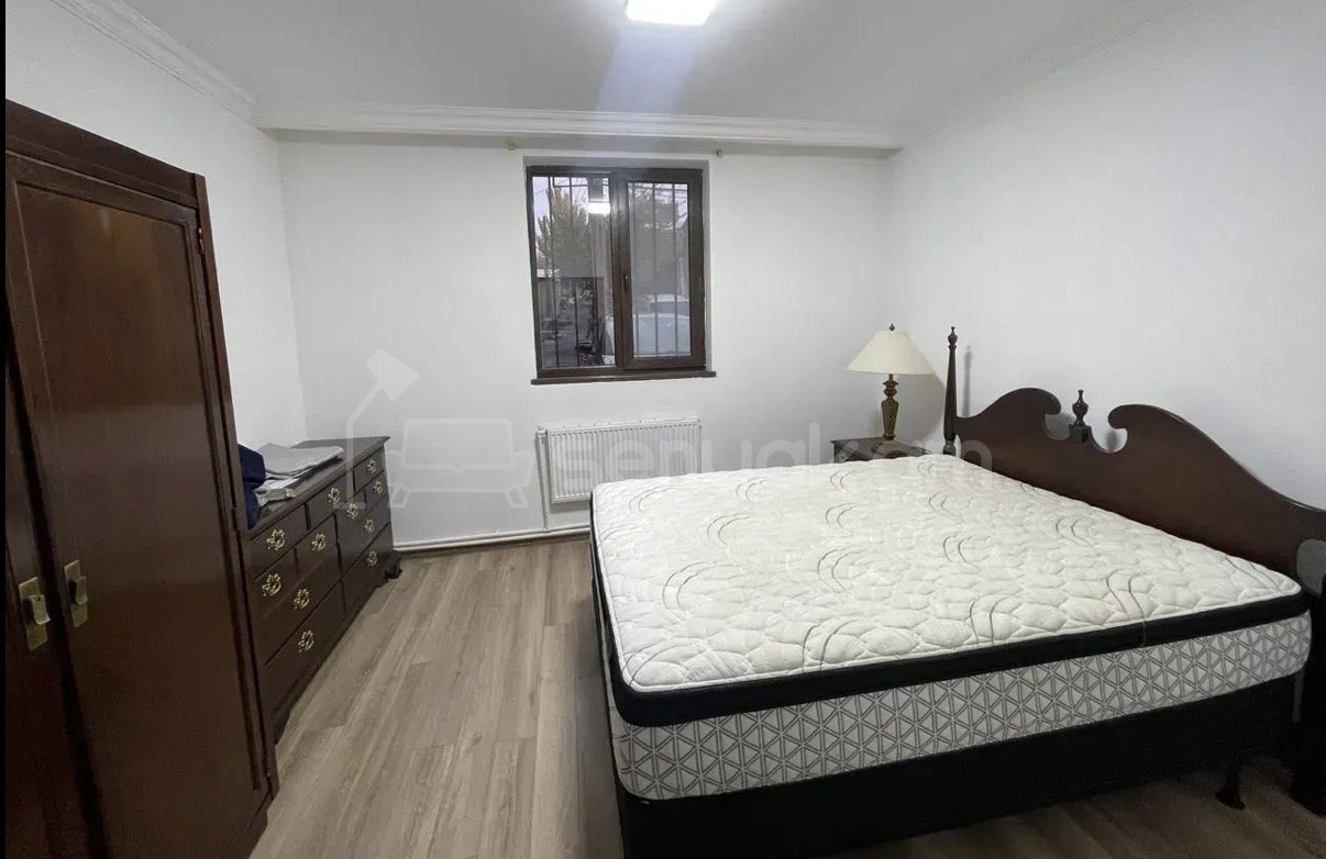 5 Սենյականոց Բնակարան Քարե Շենքում, 110քմ, 1/5 հարկ, Կապիտալ Վերանորոգված, Կահավորված