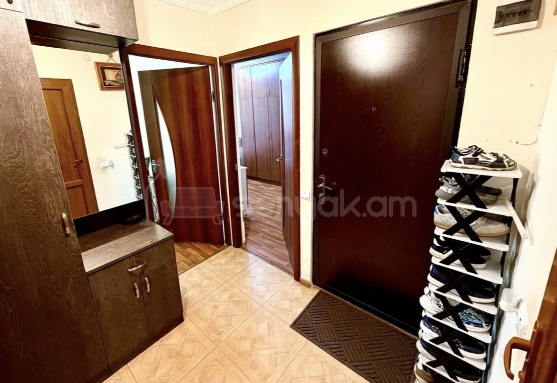 3 Սենյականոց Բնակարան Քարե Շենքում, 65քմ, 3/5 հարկ, Կապիտալ Վերանորոգված