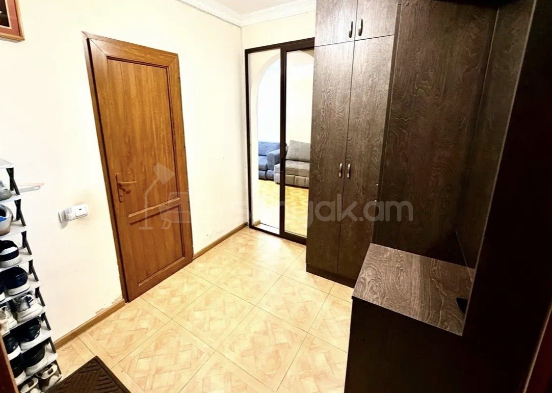 3 Սենյականոց Բնակարան Քարե Շենքում, 65քմ, 3/5 հարկ, Կապիտալ Վերանորոգված