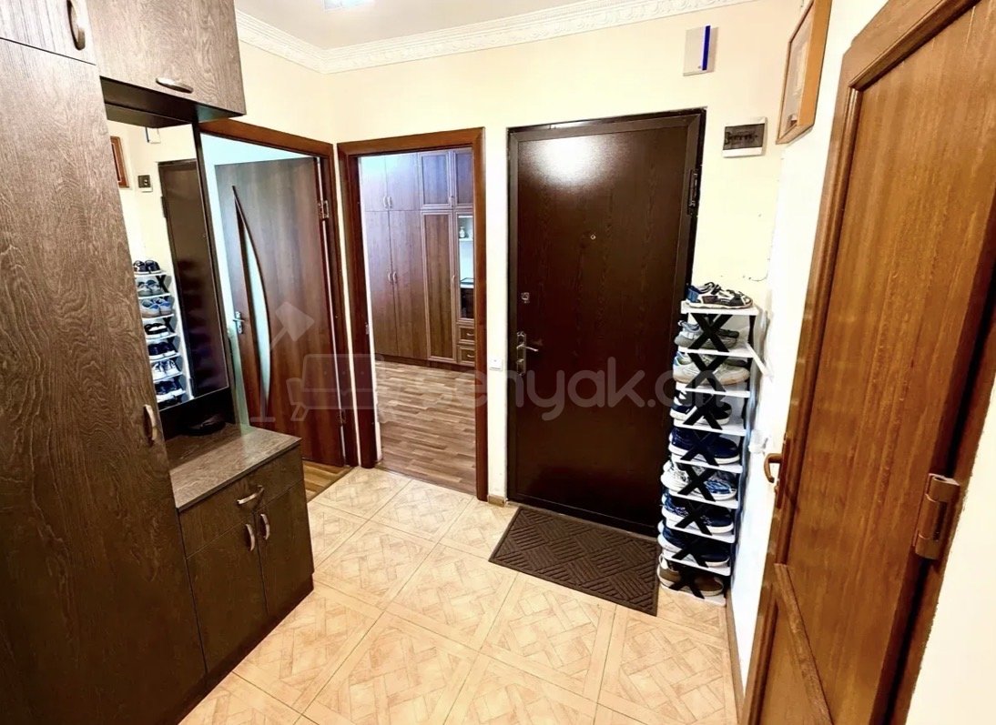 3 Սենյականոց Բնակարան Քարե Շենքում, 65քմ, 3/5 հարկ, Կապիտալ Վերանորոգված