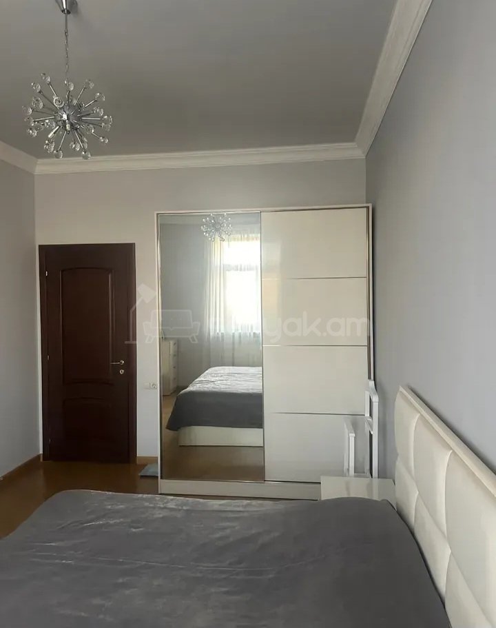 3 Սենյականոց Բնակարան Նորակառույց Քարե Շենքում, 99քմ, 4/5 հարկ, Կապիտալ Վերանորոգված, Կահավորված