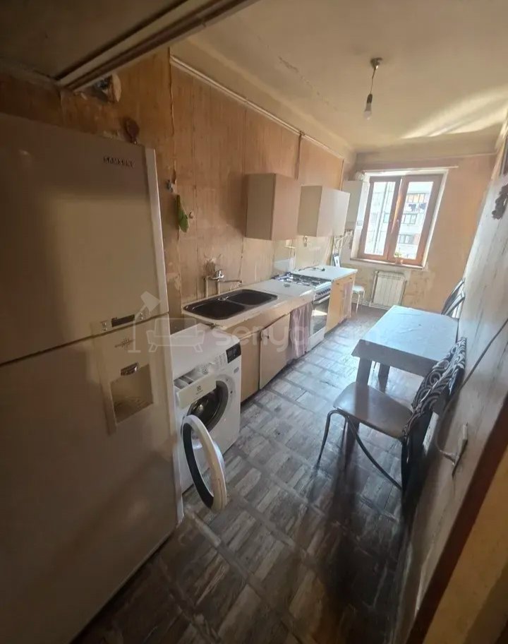 4 Սենյականոց Բնակարան, 80քմ, 7/9 հարկ, Պետական Վիճակում, Կահավորված