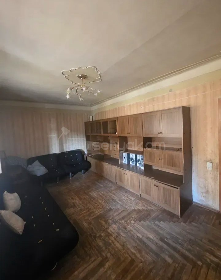 4 Սենյականոց Բնակարան, 80քմ, 7/9 հարկ, Պետական Վիճակում, Կահավորված