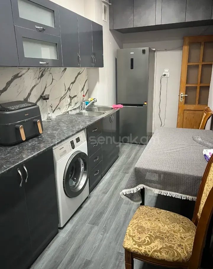 3 Սենյականոց Բնակարան, 80քմ, 4/9 հարկ, Նորմալ Վիճակում, Կահավորված